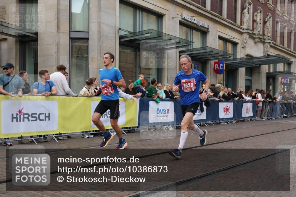 13.09.2026 - 21. swb-Marathon Bremen Strokosch-Dieckow http://msf.ph/oto/10386873 13.09.2026 12:54:24 Ziel 1020, 1256, 1629, 6112, 9399, 9617 meine-sportfotos.de