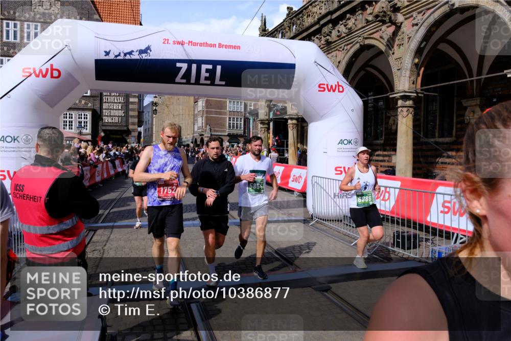 13.09.2026 - 21. swb-Marathon Bremen Tim E. http://msf.ph/oto/10386877 13.09.2026 13:26:30 Ziel 1896, 2434, 2658, 2666, 3516, 3983, 4723, 4724, 5854, 5906, 5934, 6230, 6639, 6886, 8635, 8817, 9266, 9794 meine-sportfotos.de