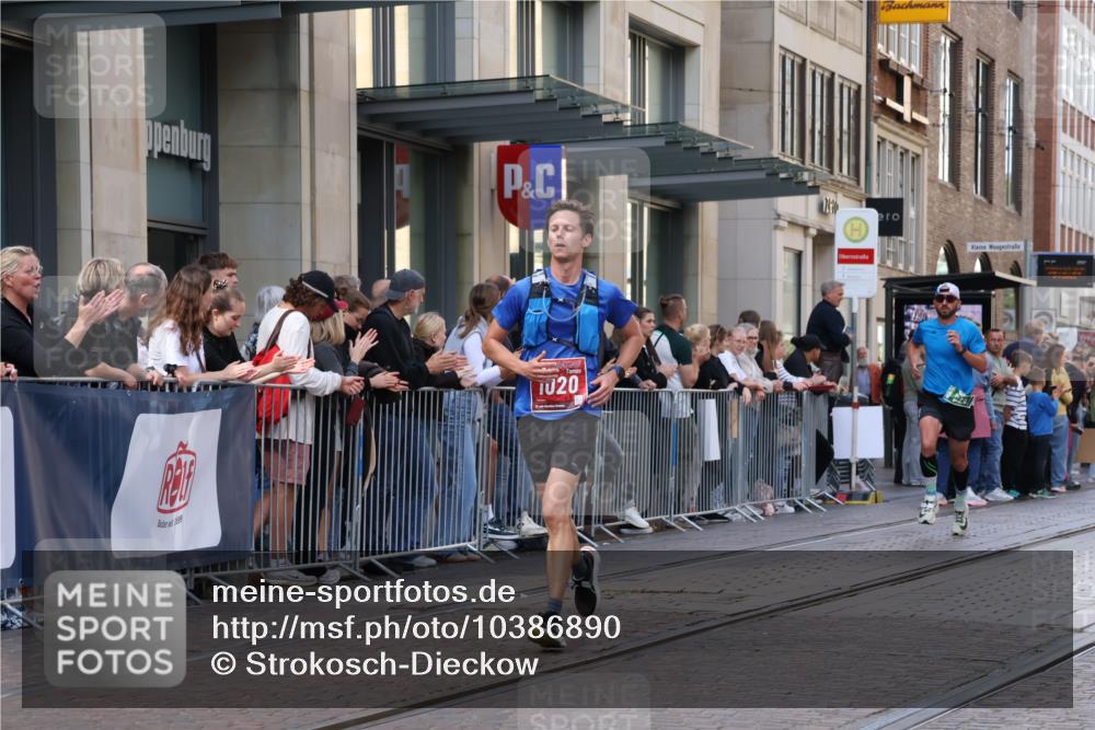 13.09.2026 - 21. swb-Marathon Bremen Strokosch-Dieckow http://msf.ph/oto/10386890 13.09.2026 12:54:45 Ziel 3744, 13085, 1020 meine-sportfotos.de