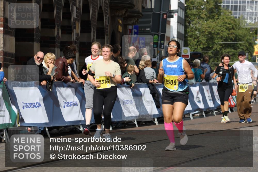 13.09.2026 - 21. swb-Marathon Bremen Strokosch-Dieckow http://msf.ph/oto/10386902 13.09.2026 11:08:27 Ziel 10135, 10139, 10188, 10404, 10493, 10767, 10793, 10851, 10859, 11032, 11044, 11263, 11378, 11404, 11659, 11831, 11833, 11958, 12031, 12066, 12160, 12248, 12325, 12384, 12389, 10229, 10399, 10609, 11065, 11358, 11678, 11834, 11888, 12162, 12516 meine-sportfotos.de