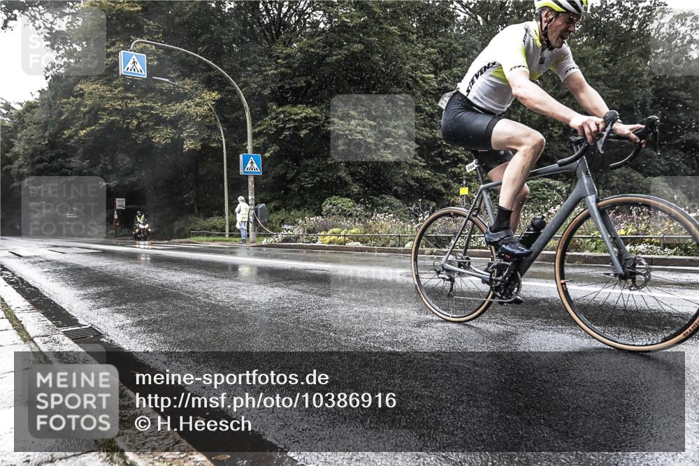 13.09.2026 - Stadtparktriathlon H.Heesch http://msf.ph/oto/10386916 13.09.2026 12:05:56 Radfahren 864, 894, 1051 meine-sportfotos.de