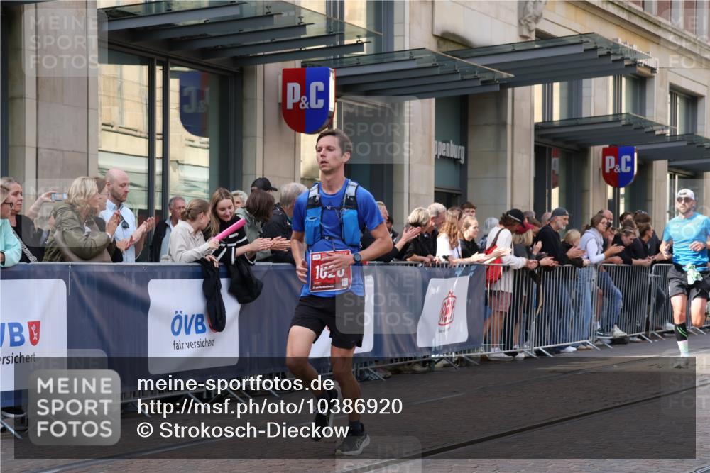 13.09.2026 - 21. swb-Marathon Bremen Strokosch-Dieckow http://msf.ph/oto/10386920 13.09.2026 12:54:46 Ziel 3744, 13085, 1020 meine-sportfotos.de