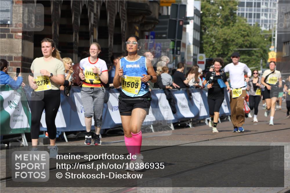 13.09.2026 - 21. swb-Marathon Bremen Strokosch-Dieckow http://msf.ph/oto/10386935 13.09.2026 11:08:28 Ziel 10135, 10139, 10188, 10404, 10493, 10767, 10793, 10851, 10859, 11032, 11044, 11263, 11378, 11404, 11659, 11831, 11833, 11958, 12031, 12066, 12160, 12248, 12325, 12384, 12389, 10229, 10399, 10609, 11065, 11358, 11678, 11710, 11834, 12162, 12516 meine-sportfotos.de
