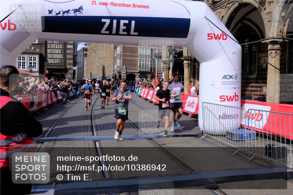 13.09.2026 - 21. swb-Marathon Bremen Tim E. http://msf.ph/oto/10386942 13.09.2026 13:26:38 Ziel 1649, 2434, 2658, 3603, 3983, 4723, 5747, 5854, 5906, 5934, 5992, 6230, 6639, 7626, 8817, 13195 meine-sportfotos.de
