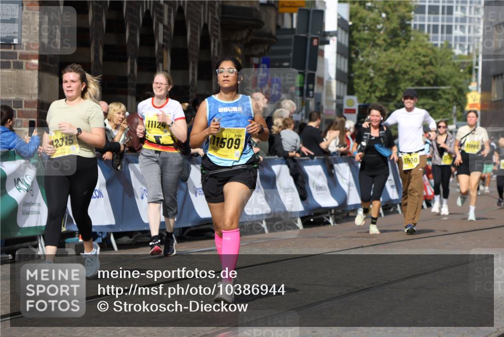 13.09.2026 - 21. swb-Marathon Bremen Strokosch-Dieckow http://msf.ph/oto/10386944 13.09.2026 11:08:28 Ziel 10135, 10139, 10188, 10404, 10493, 10767, 10793, 10851, 10859, 11032, 11044, 11263, 11378, 11404, 11659, 11831, 11833, 11958, 12031, 12066, 12160, 12248, 12325, 12384, 12389, 10229, 10399, 10609, 11065, 11358, 11678, 11710, 11834, 12162, 12516 meine-sportfotos.de