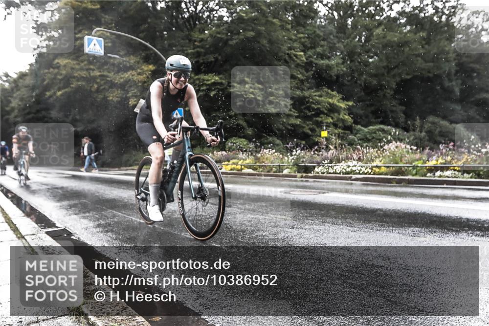 13.09.2026 - Stadtparktriathlon H.Heesch http://msf.ph/oto/10386952 13.09.2026 12:06:31 Radfahren 823, 911, 934, 998, 1049 meine-sportfotos.de