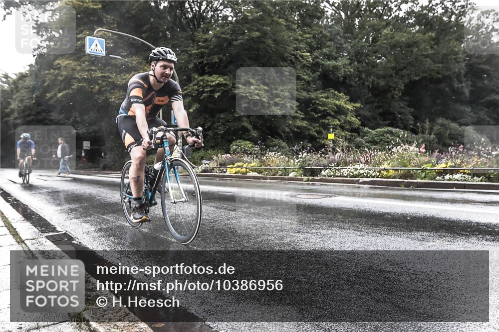 13.09.2026 - Stadtparktriathlon H.Heesch http://msf.ph/oto/10386956 13.09.2026 12:06:32 Radfahren 823, 911, 934, 998, 1049 meine-sportfotos.de