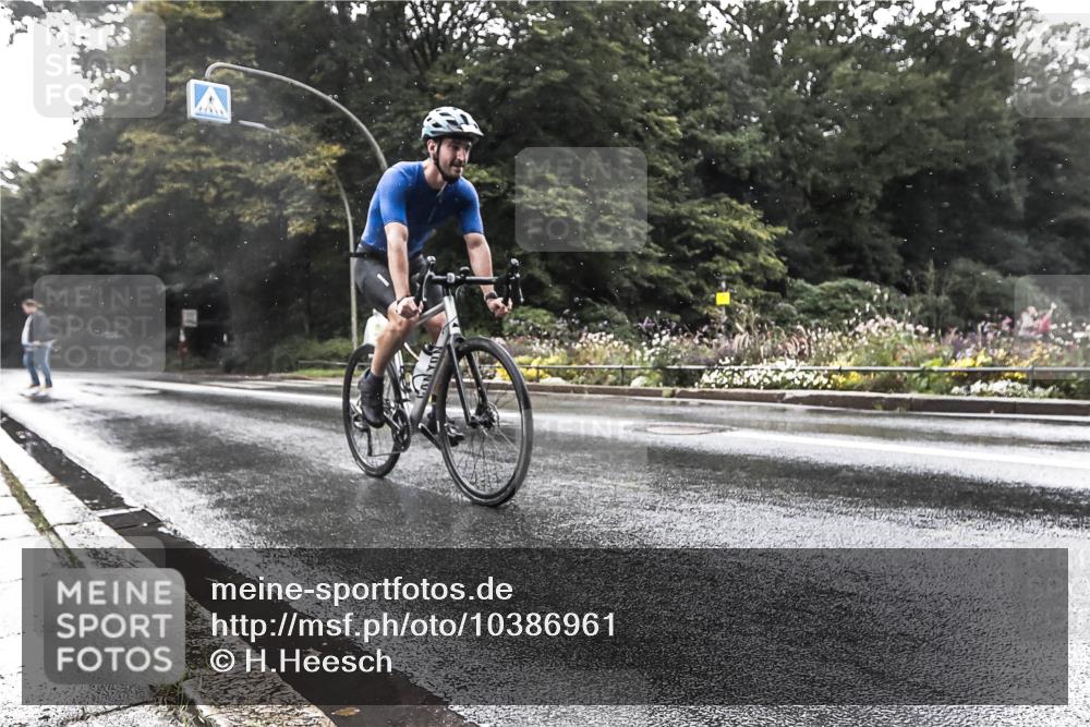 13.09.2026 - Stadtparktriathlon H.Heesch http://msf.ph/oto/10386961 13.09.2026 12:06:33 Radfahren 823, 911, 934, 998, 1049 meine-sportfotos.de