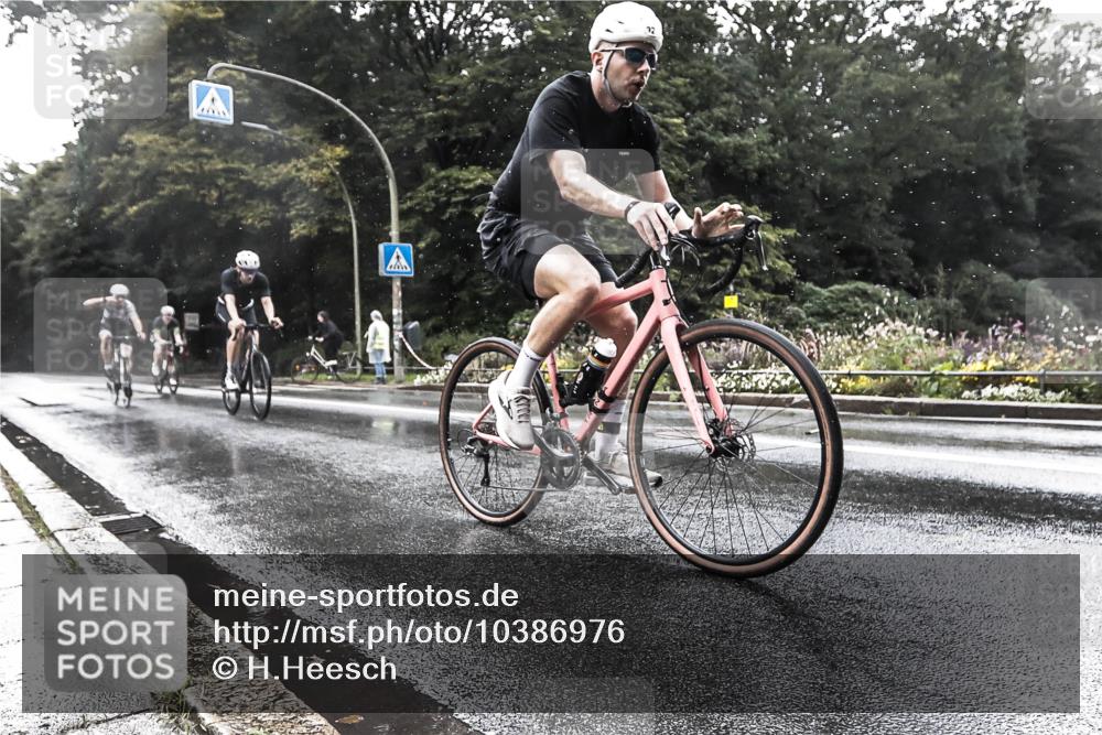 13.09.2026 - Stadtparktriathlon H.Heesch http://msf.ph/oto/10386976 13.09.2026 12:06:53 Radfahren 895, 922, 986, 1066 meine-sportfotos.de