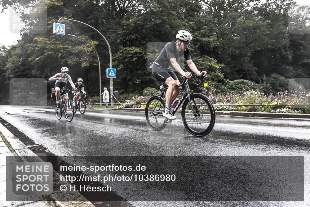 13.09.2026 - Stadtparktriathlon H.Heesch http://msf.ph/oto/10386980 13.09.2026 12:06:53 Radfahren 895, 922, 986, 1066 meine-sportfotos.de