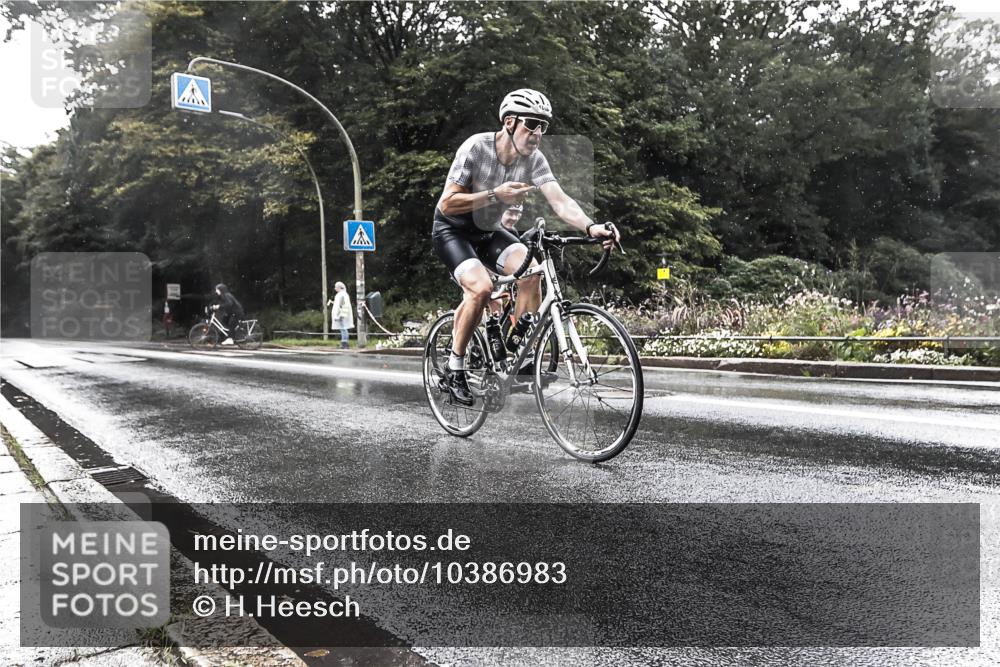 13.09.2026 - Stadtparktriathlon H.Heesch http://msf.ph/oto/10386983 13.09.2026 12:06:54 Radfahren 895, 922, 986, 1066 meine-sportfotos.de