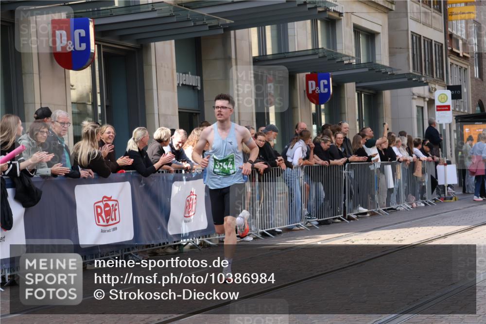 13.09.2026 - 21. swb-Marathon Bremen Strokosch-Dieckow http://msf.ph/oto/10386984 13.09.2026 12:55:03 Ziel 299, 3744, 13085 meine-sportfotos.de