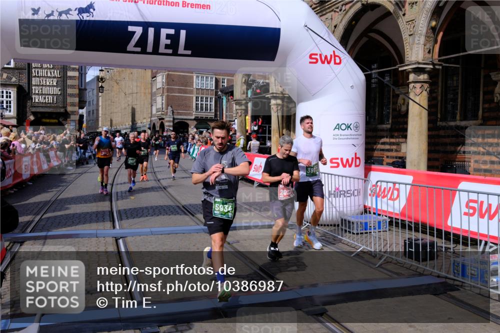13.09.2026 - 21. swb-Marathon Bremen Tim E. http://msf.ph/oto/10386987 13.09.2026 13:26:39 Ziel 1368, 1649, 2434, 2658, 3603, 3983, 4723, 5747, 5906, 5934, 5992, 6230, 6639, 7626, 8817, 13195 meine-sportfotos.de