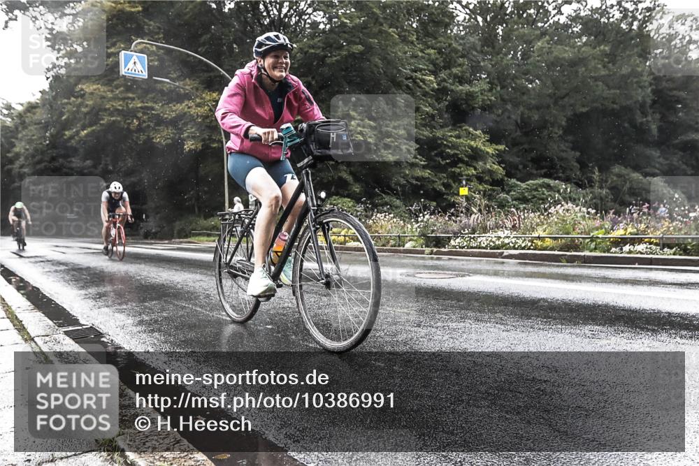 13.09.2026 - Stadtparktriathlon H.Heesch http://msf.ph/oto/10386991 13.09.2026 12:07:03 Radfahren 816, 830, 957 meine-sportfotos.de