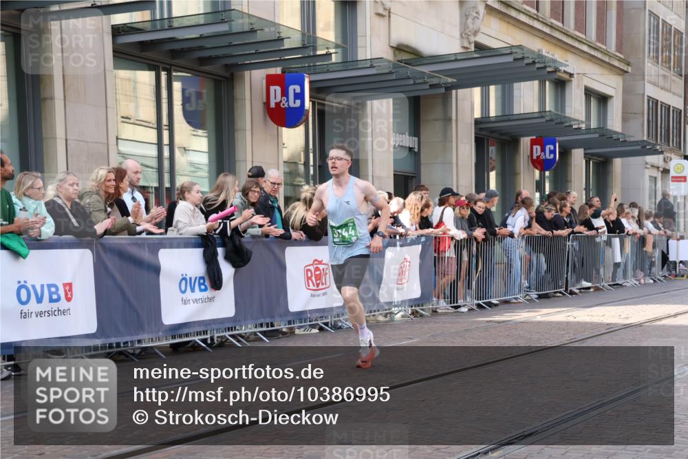 13.09.2026 - 21. swb-Marathon Bremen Strokosch-Dieckow http://msf.ph/oto/10386995 13.09.2026 12:55:03 Ziel 299, 3744, 13085 meine-sportfotos.de