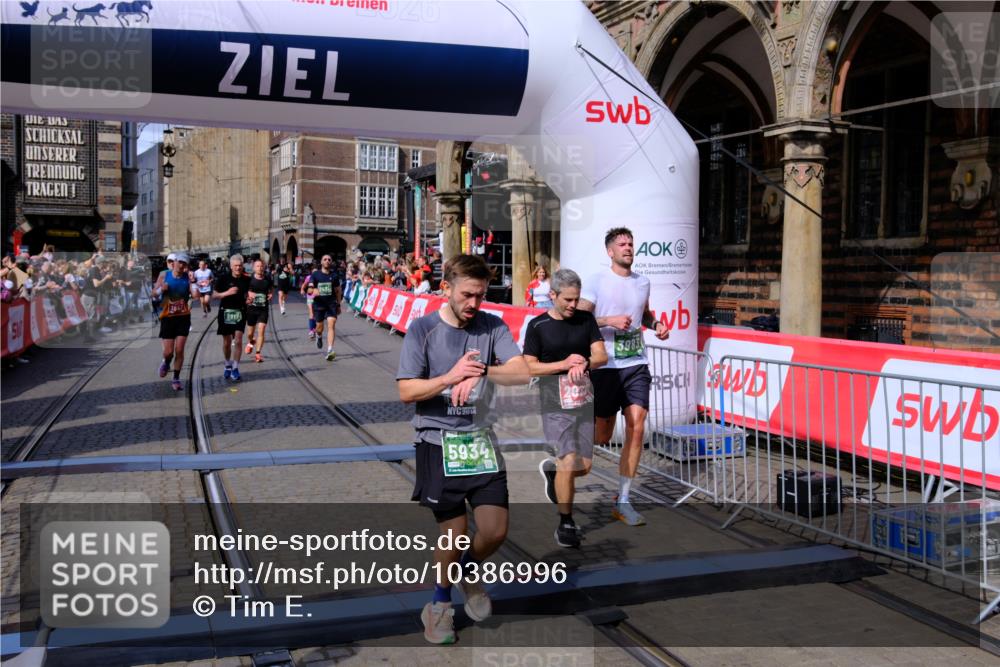 13.09.2026 - 21. swb-Marathon Bremen Tim E. http://msf.ph/oto/10386996 13.09.2026 13:26:39 Ziel 1368, 1649, 2434, 2658, 3603, 3983, 4723, 5747, 5906, 5934, 5992, 6230, 6639, 7626, 8817, 13195 meine-sportfotos.de