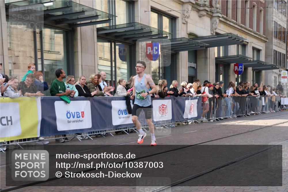 13.09.2026 - 21. swb-Marathon Bremen Strokosch-Dieckow http://msf.ph/oto/10387003 13.09.2026 12:55:04 Ziel 299, 3744, 4381, 13085 meine-sportfotos.de