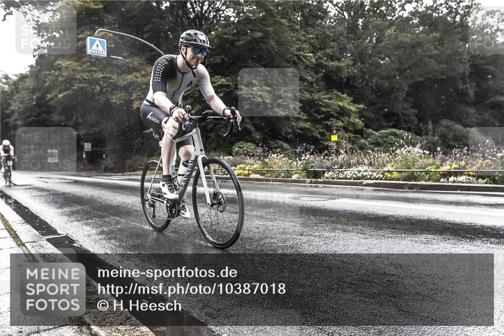13.09.2026 - Stadtparktriathlon H.Heesch http://msf.ph/oto/10387018 13.09.2026 12:07:11 Radfahren 803, 851, 1035, 1057 meine-sportfotos.de
