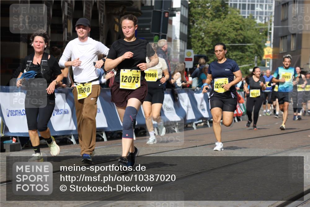 13.09.2026 - 21. swb-Marathon Bremen Strokosch-Dieckow http://msf.ph/oto/10387020 13.09.2026 11:08:32 Ziel 10135, 10188, 10404, 10493, 10767, 10793, 10851, 10859, 11032, 11263, 11404, 11509, 11659, 11831, 11833, 11958, 12160, 12248, 12315, 12325, 12384, 12389, 10399, 10609, 11358, 11421, 11678, 11710, 11718, 11834, 12162, 12517 meine-sportfotos.de