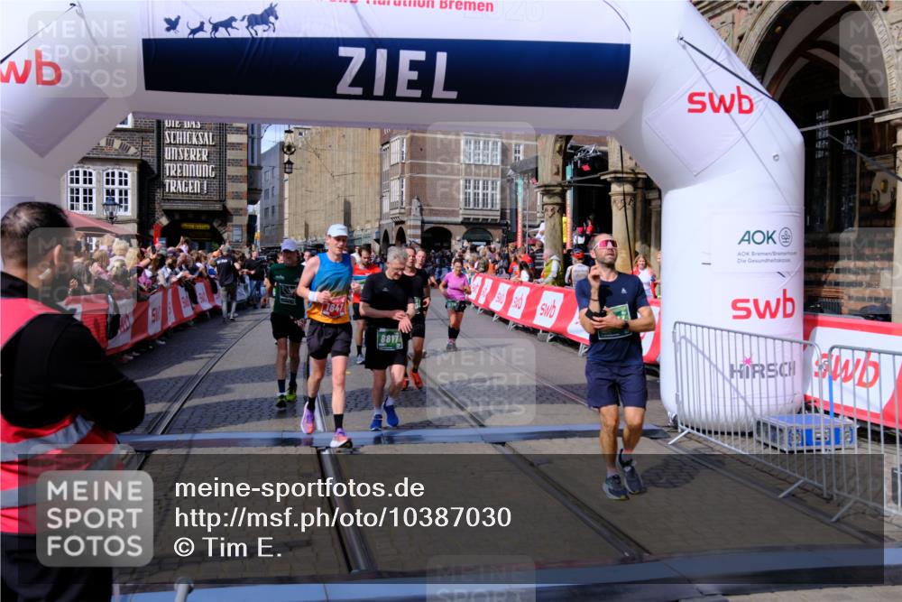 13.09.2026 - 21. swb-Marathon Bremen Tim E. http://msf.ph/oto/10387030 13.09.2026 13:26:41 Ziel 1368, 1649, 2434, 2658, 3603, 3983, 4723, 5747, 5906, 5934, 5992, 6230, 6639, 7626, 8817, 9260, 13195 meine-sportfotos.de