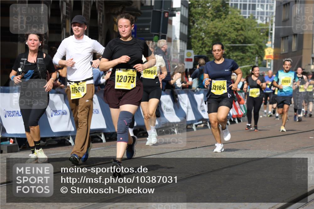 13.09.2026 - 21. swb-Marathon Bremen Strokosch-Dieckow http://msf.ph/oto/10387031 13.09.2026 11:08:32 Ziel 10135, 10188, 10404, 10493, 10767, 10793, 10851, 10859, 11032, 11263, 11404, 11509, 11659, 11831, 11833, 11958, 12160, 12248, 12315, 12325, 12384, 12389, 10399, 10609, 11358, 11421, 11678, 11710, 11718, 11834, 12162, 12517 meine-sportfotos.de