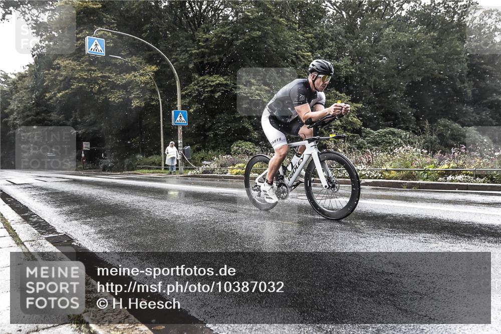 13.09.2026 - Stadtparktriathlon H.Heesch http://msf.ph/oto/10387032 13.09.2026 12:07:20 Radfahren 971, 975, 1055 meine-sportfotos.de