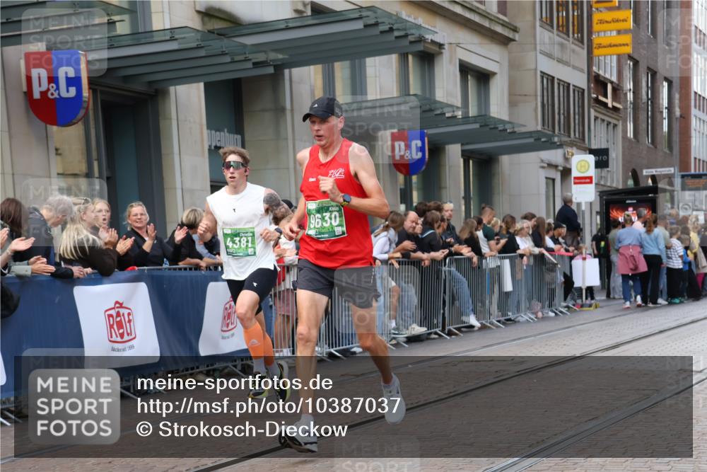 13.09.2026 - 21. swb-Marathon Bremen Strokosch-Dieckow http://msf.ph/oto/10387037 13.09.2026 12:55:23 Ziel 299, 1724, 2072, 4381, 5163, 9630, 10034, 3744 meine-sportfotos.de
