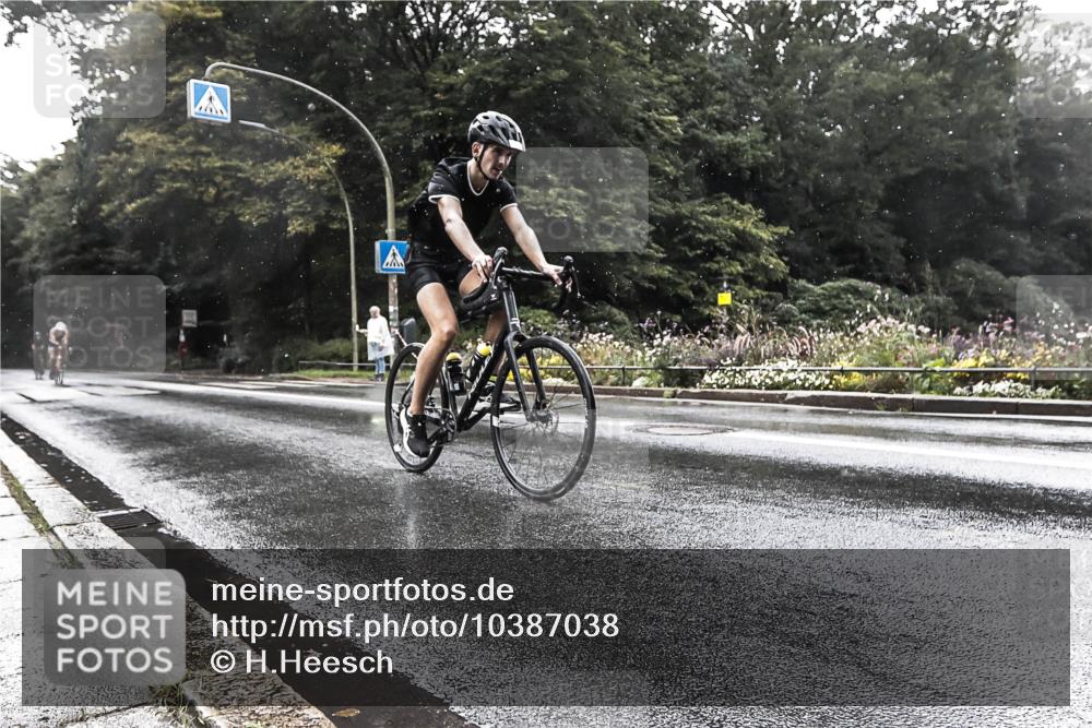 13.09.2026 - Stadtparktriathlon H.Heesch http://msf.ph/oto/10387038 13.09.2026 12:07:27 Radfahren 838, 917, 978, 1031 meine-sportfotos.de
