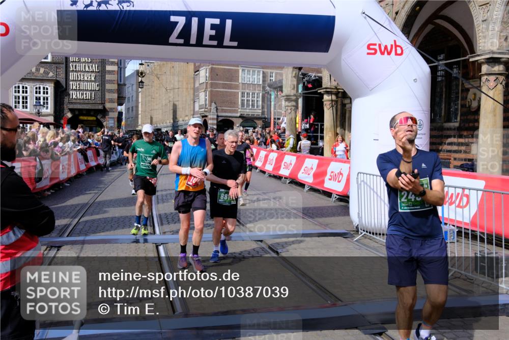 13.09.2026 - 21. swb-Marathon Bremen Tim E. http://msf.ph/oto/10387039 13.09.2026 13:26:42 Ziel 1368, 1649, 2434, 2658, 3603, 3983, 4077, 4723, 5747, 5934, 5992, 6230, 6639, 7626, 8817, 9260, 13195 meine-sportfotos.de