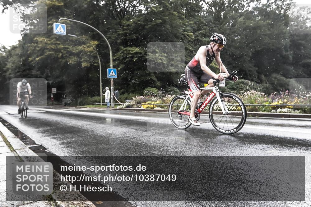 13.09.2026 - Stadtparktriathlon H.Heesch http://msf.ph/oto/10387049 13.09.2026 12:07:35 Radfahren 832, 1011, 1054 meine-sportfotos.de