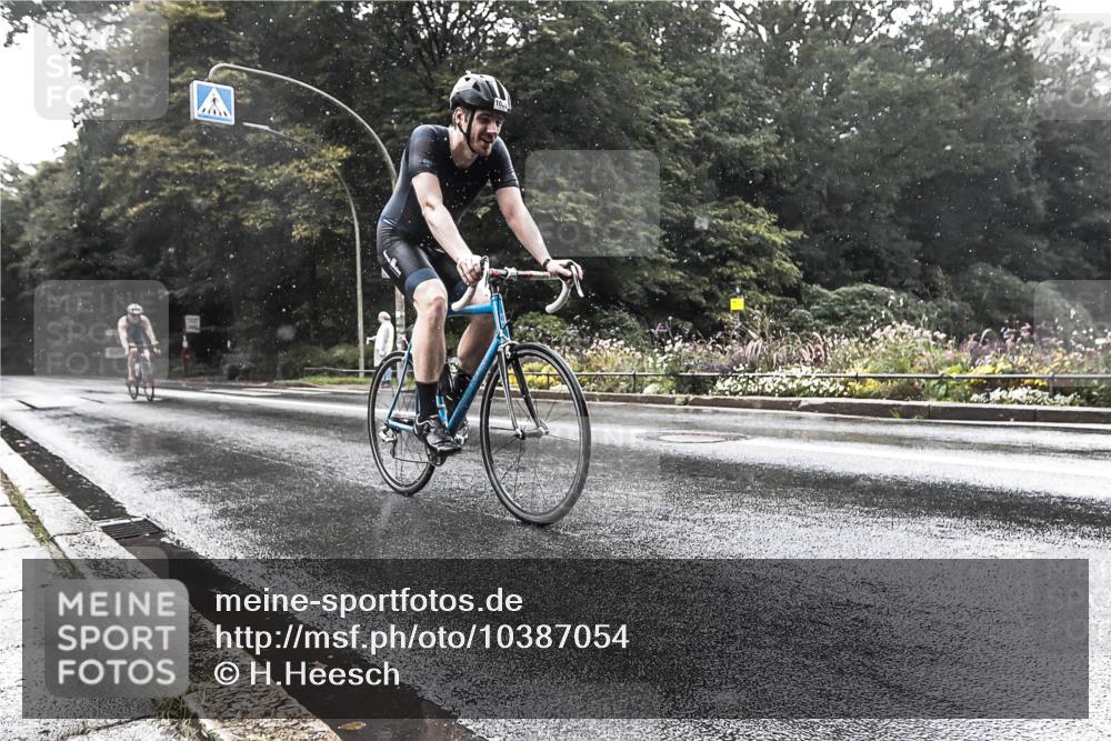 13.09.2026 - Stadtparktriathlon H.Heesch http://msf.ph/oto/10387054 13.09.2026 12:07:40 Radfahren 839, 983, 1026 meine-sportfotos.de
