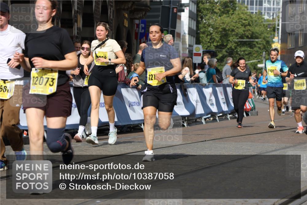 13.09.2026 - 21. swb-Marathon Bremen Strokosch-Dieckow http://msf.ph/oto/10387058 13.09.2026 11:08:34 Ziel 10135, 10188, 10404, 10493, 10767, 10793, 10851, 10859, 11032, 11263, 11509, 11659, 11831, 12160, 12248, 12315, 12325, 12384, 12389, 10399, 10469, 10609, 11358, 11421, 11710, 11718, 11834, 12162, 12256, 12517 meine-sportfotos.de