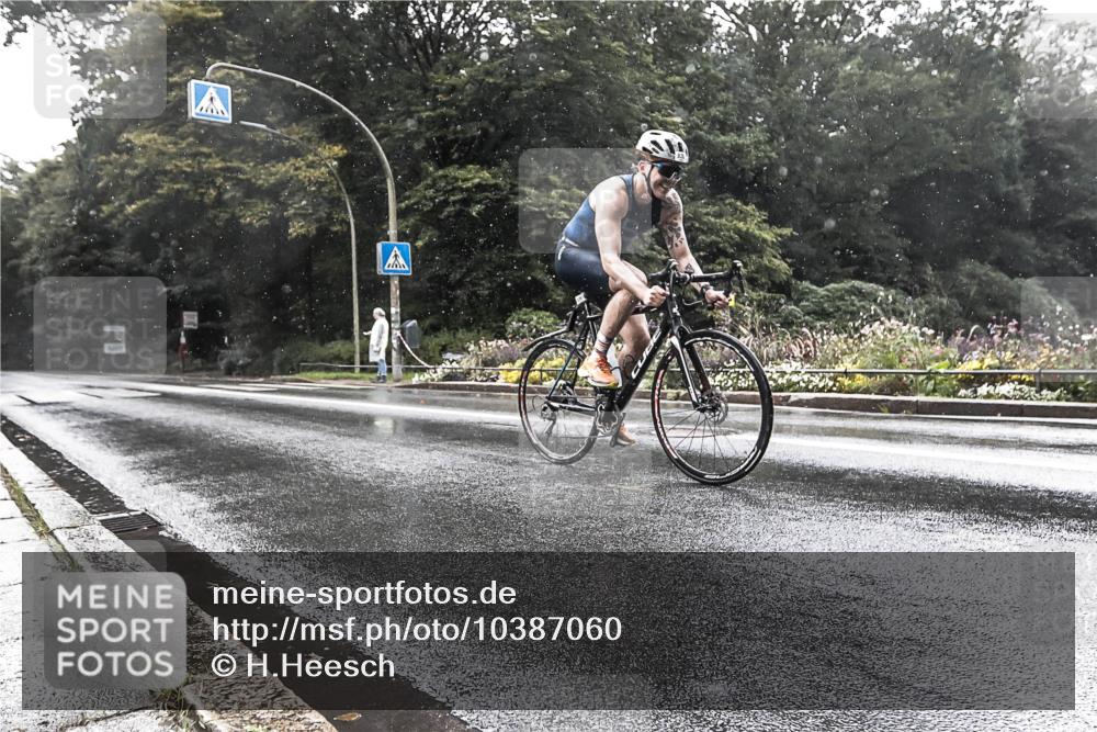 13.09.2026 - Stadtparktriathlon H.Heesch http://msf.ph/oto/10387060 13.09.2026 12:07:42 Radfahren 839, 960, 983, 1026 meine-sportfotos.de