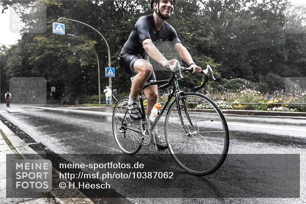13.09.2026 - Stadtparktriathlon H.Heesch http://msf.ph/oto/10387062 13.09.2026 12:07:50 Radfahren 870, 878, 1040 meine-sportfotos.de