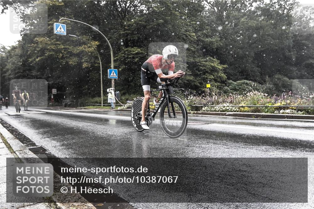 13.09.2026 - Stadtparktriathlon H.Heesch http://msf.ph/oto/10387067 13.09.2026 12:07:55 Radfahren 866, 985, 1017, 1021, 1040 meine-sportfotos.de