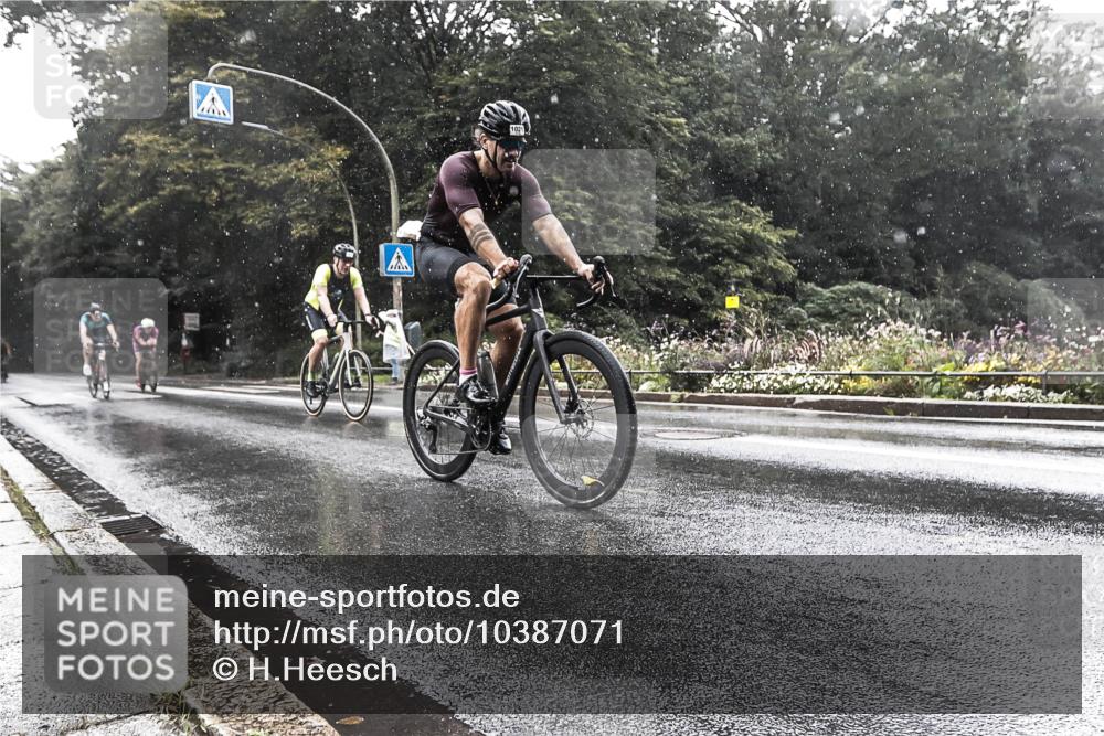 13.09.2026 - Stadtparktriathlon H.Heesch http://msf.ph/oto/10387071 13.09.2026 12:07:57 Radfahren 866, 985, 1017, 1021, 1022 meine-sportfotos.de