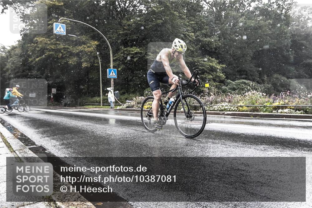 13.09.2026 - Stadtparktriathlon H.Heesch http://msf.ph/oto/10387081 13.09.2026 12:08:03 Radfahren 829, 1068 meine-sportfotos.de