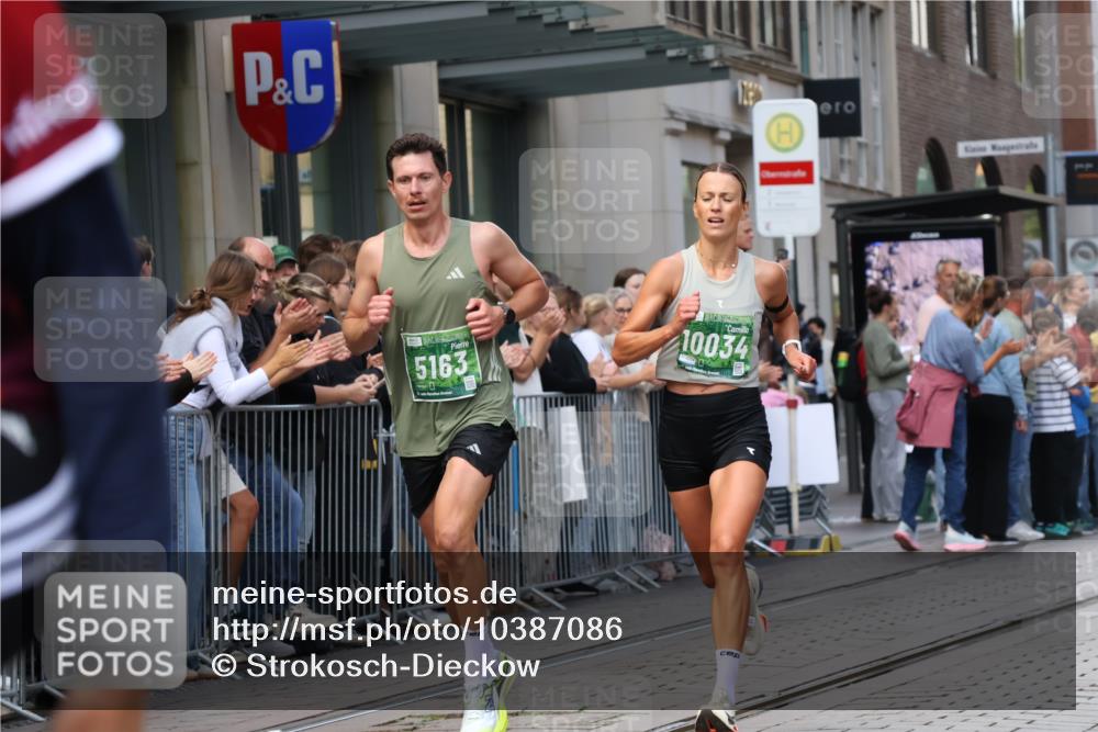 13.09.2026 - 21. swb-Marathon Bremen Strokosch-Dieckow http://msf.ph/oto/10387086 13.09.2026 12:55:37 Ziel 1583, 1724, 2072, 5163, 10034, 13080, 299, 1724, 4381, 9630 meine-sportfotos.de