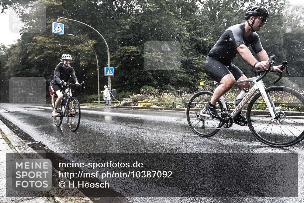 13.09.2026 - Stadtparktriathlon H.Heesch http://msf.ph/oto/10387092 13.09.2026 12:08:29 Radfahren 761, 961, 1058 meine-sportfotos.de