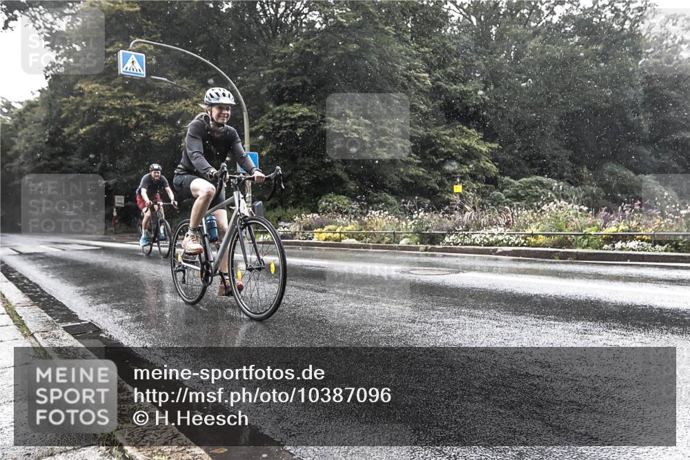 13.09.2026 - Stadtparktriathlon H.Heesch http://msf.ph/oto/10387096 13.09.2026 12:08:29 Radfahren 761, 961, 1058 meine-sportfotos.de