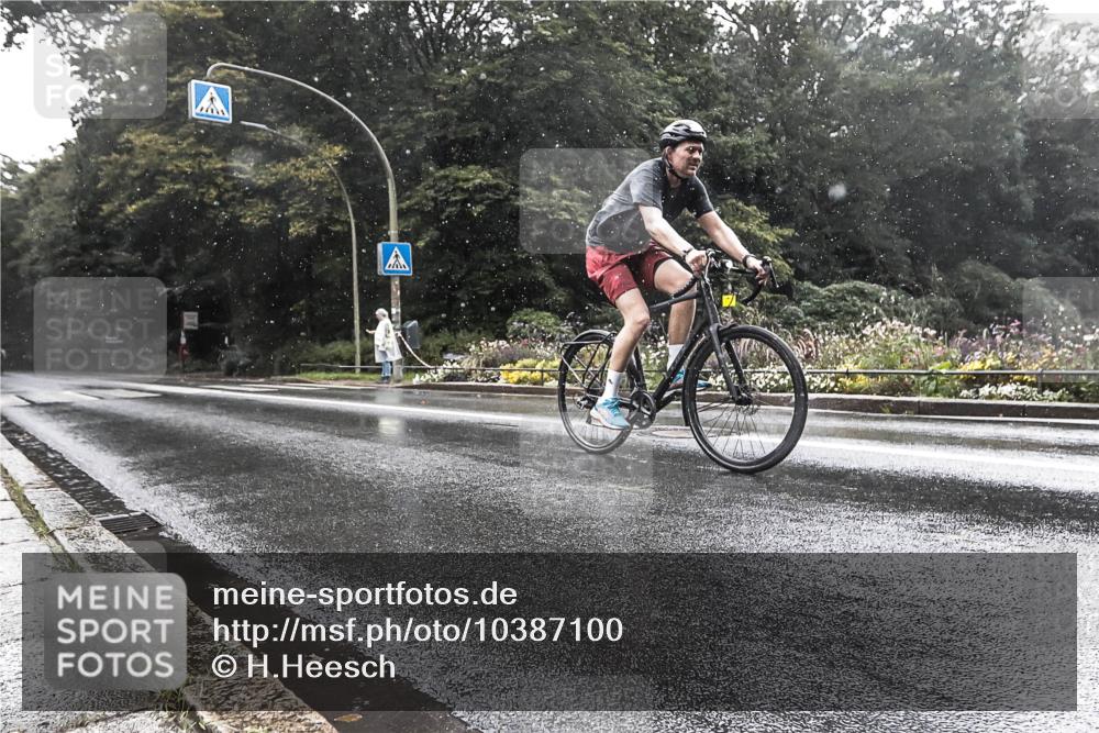 13.09.2026 - Stadtparktriathlon H.Heesch http://msf.ph/oto/10387100 13.09.2026 12:08:30 Radfahren 761, 961, 1058 meine-sportfotos.de