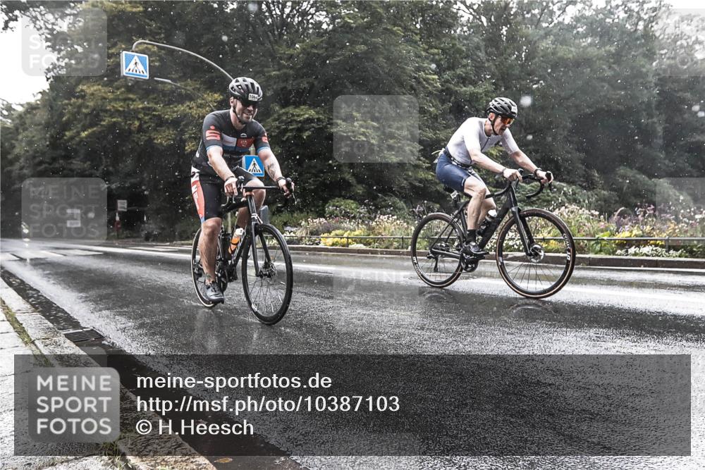 13.09.2026 - Stadtparktriathlon H.Heesch http://msf.ph/oto/10387103 13.09.2026 12:08:35 Radfahren 966, 969, 1064 meine-sportfotos.de