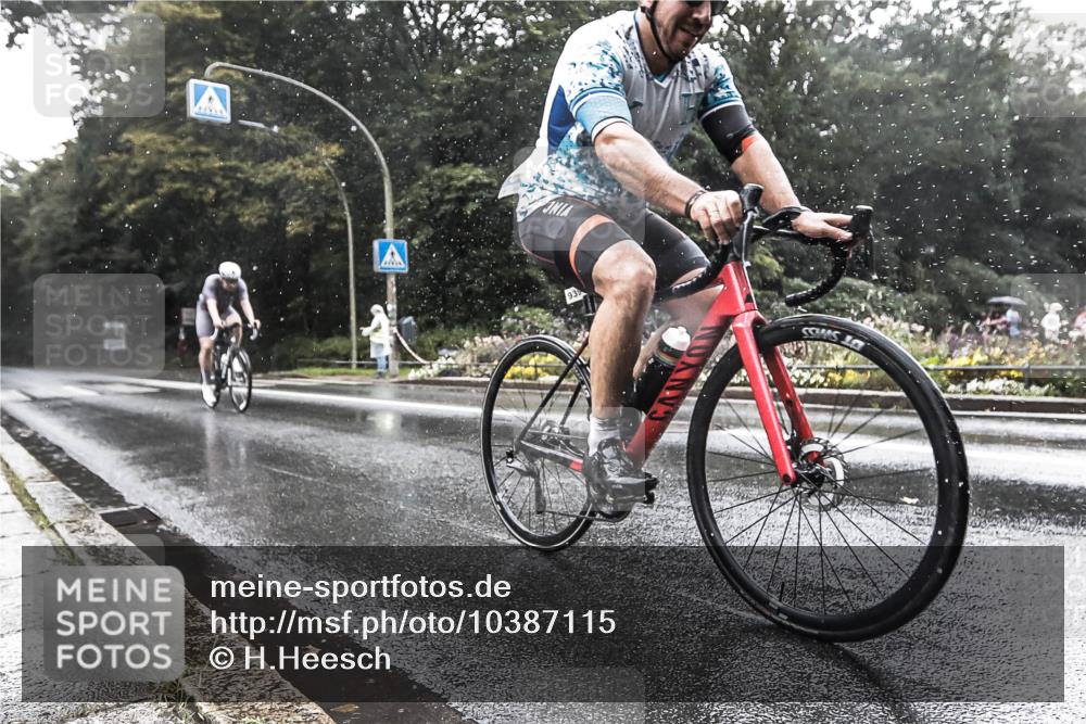 13.09.2026 - Stadtparktriathlon H.Heesch http://msf.ph/oto/10387115 13.09.2026 12:09:02 Radfahren 863, 939 meine-sportfotos.de