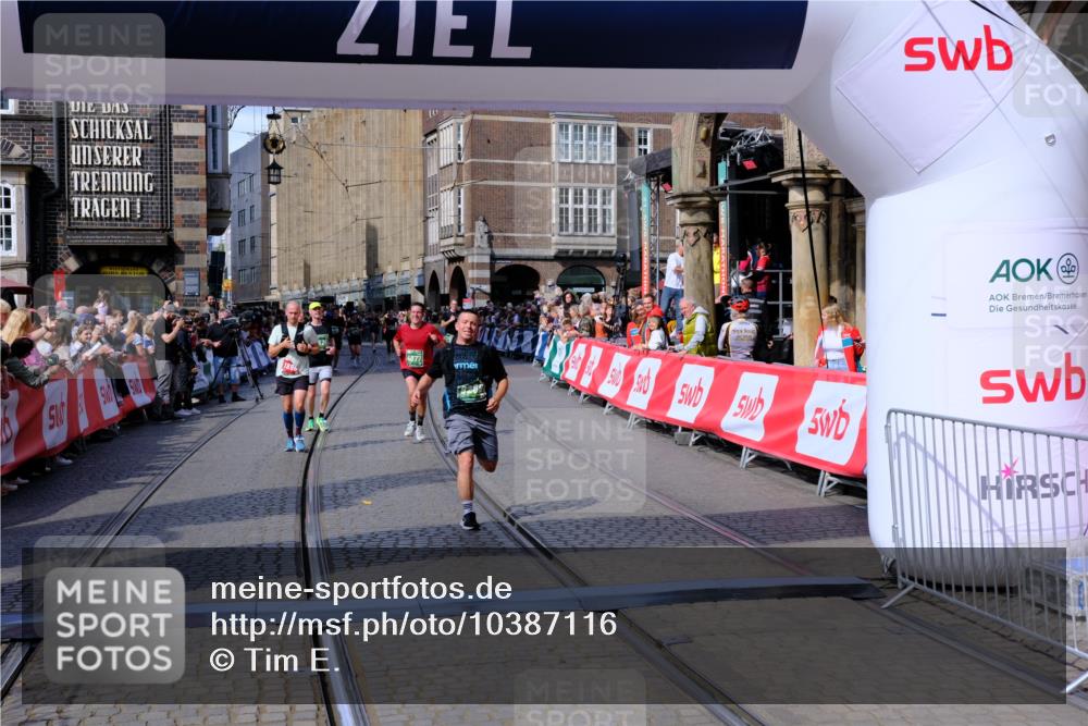 13.09.2026 - 21. swb-Marathon Bremen Tim E. http://msf.ph/oto/10387116 13.09.2026 13:26:52 Ziel 1368, 1649, 2779, 3526, 3603, 3852, 4077, 4598, 5992, 6289, 6375, 6548, 9260, 13195 meine-sportfotos.de