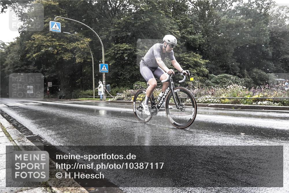13.09.2026 - Stadtparktriathlon H.Heesch http://msf.ph/oto/10387117 13.09.2026 12:09:02 Radfahren 863, 939 meine-sportfotos.de