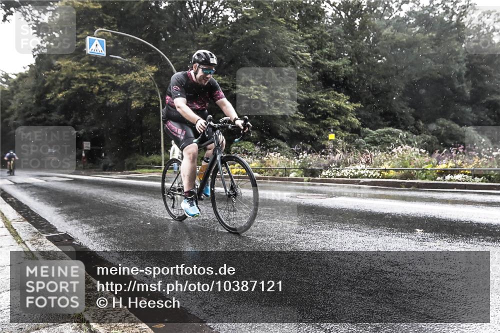 13.09.2026 - Stadtparktriathlon H.Heesch http://msf.ph/oto/10387121 13.09.2026 12:09:13 Radfahren 852, 1000, 1043 meine-sportfotos.de