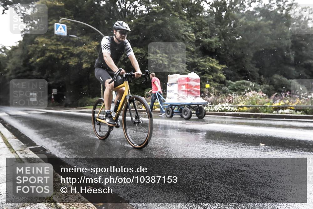 13.09.2026 - Stadtparktriathlon H.Heesch http://msf.ph/oto/10387153 13.09.2026 12:09:31 Radfahren 841, 935, 1039 meine-sportfotos.de