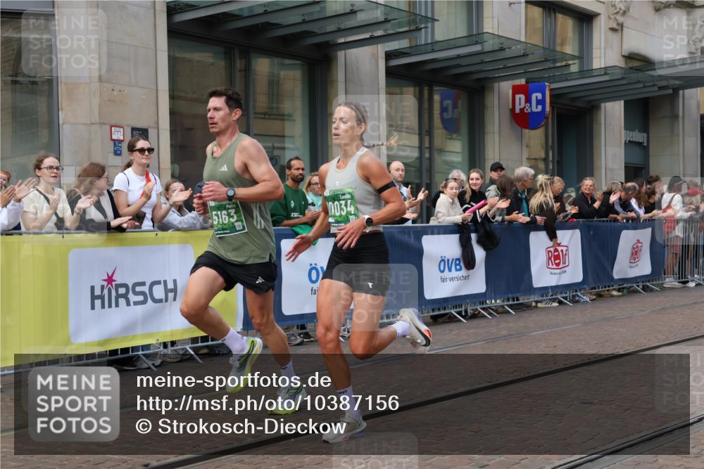 13.09.2026 - 21. swb-Marathon Bremen Strokosch-Dieckow http://msf.ph/oto/10387156 13.09.2026 12:55:40 Ziel 1583, 2072, 5163, 6630, 10034, 13080, 299, 1724, 4381, 9630 meine-sportfotos.de