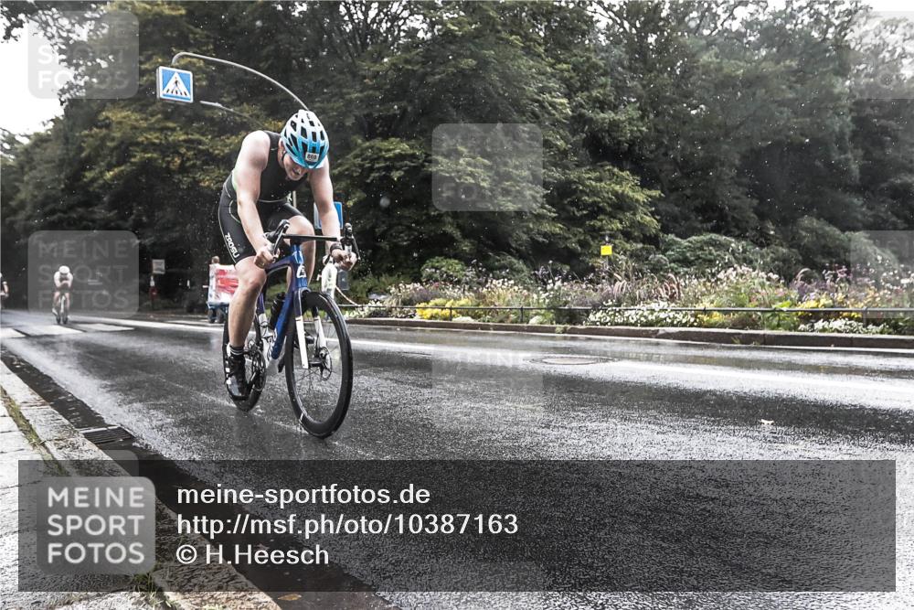 13.09.2026 - Stadtparktriathlon H.Heesch http://msf.ph/oto/10387163 13.09.2026 12:09:40 Radfahren 869, 928, 997, 1059 meine-sportfotos.de