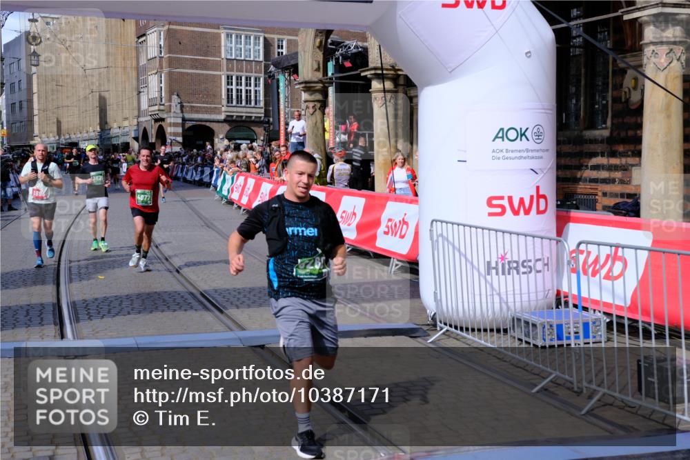 13.09.2026 - 21. swb-Marathon Bremen Tim E. http://msf.ph/oto/10387171 13.09.2026 13:26:53 Ziel 1368, 1649, 2779, 3526, 3603, 3852, 4077, 4598, 6289, 6375, 6548, 8112, 9260, 13195 meine-sportfotos.de